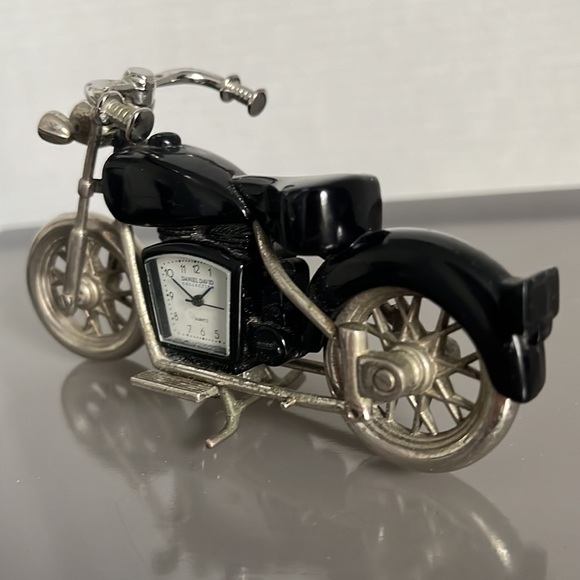 Daniel David Motorcycle Desk Clock - Picture 8 of 9